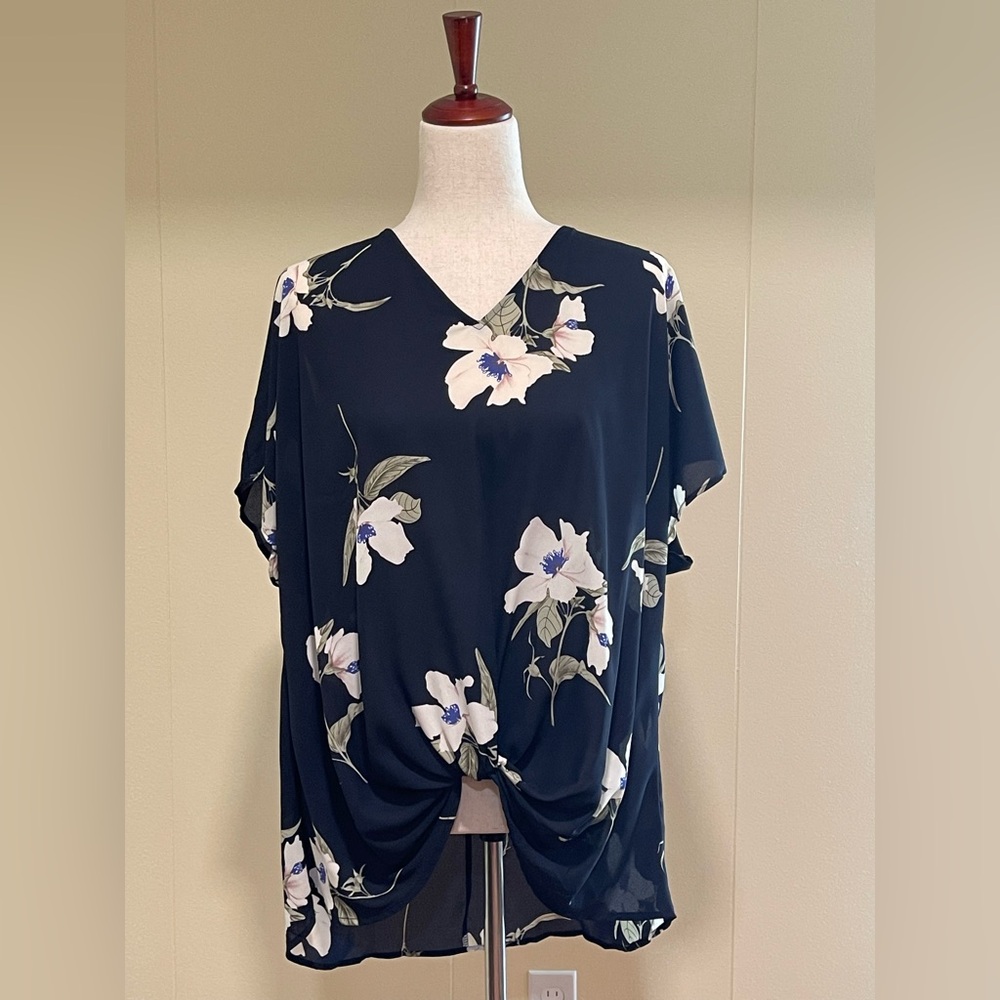 NWOT West Kei Women's Blouse Size 2X V-Neck Navy Blue Floral Semi-Sheer